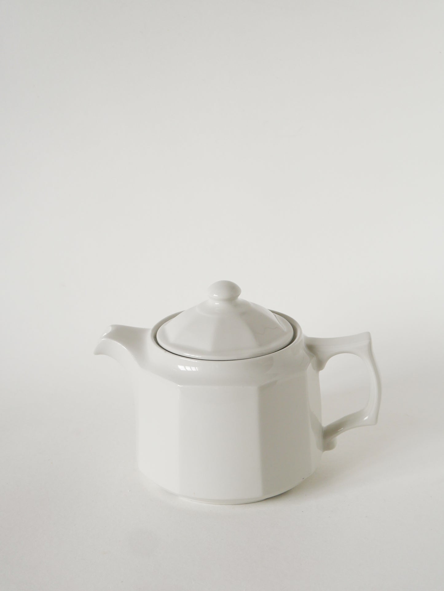 Théière en céramique facettée, Blanc, 1950