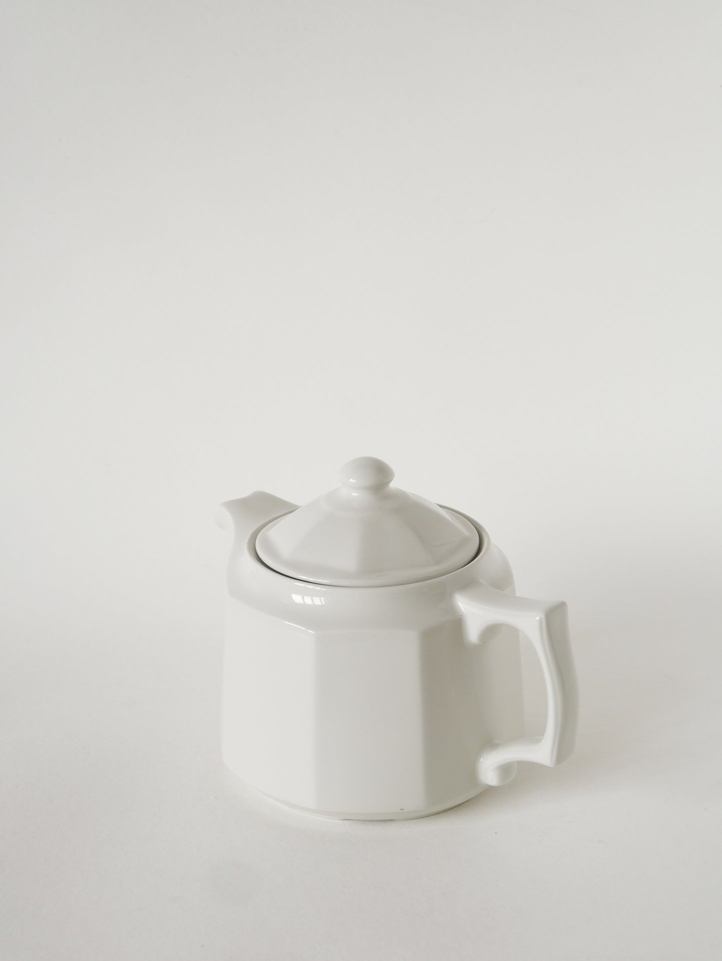 Théière en céramique facettée, Blanc, 1950