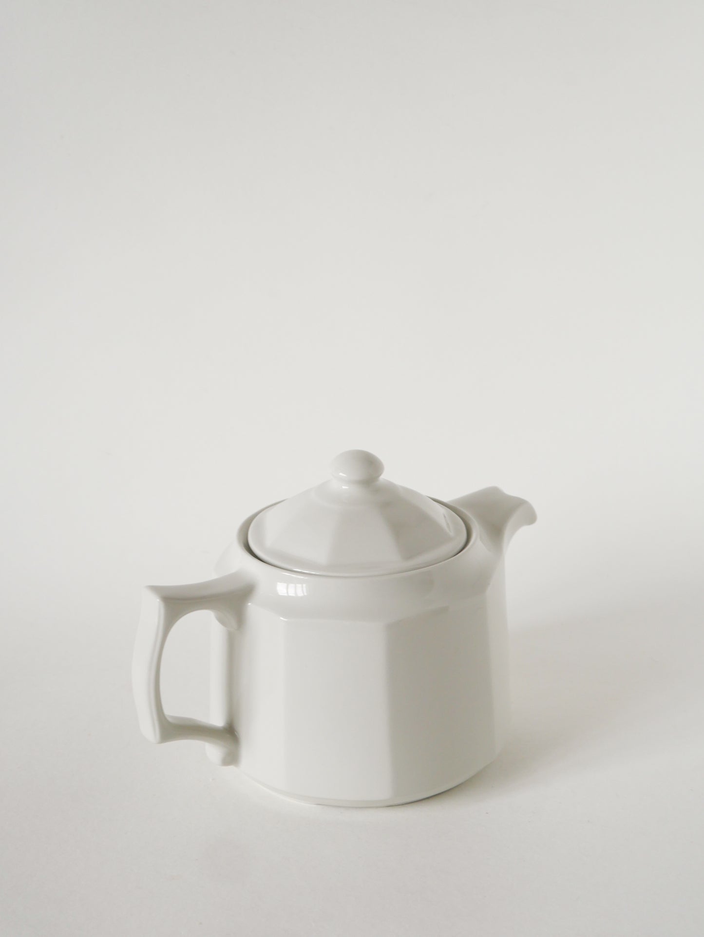 Théière en céramique facettée, Blanc, 1950