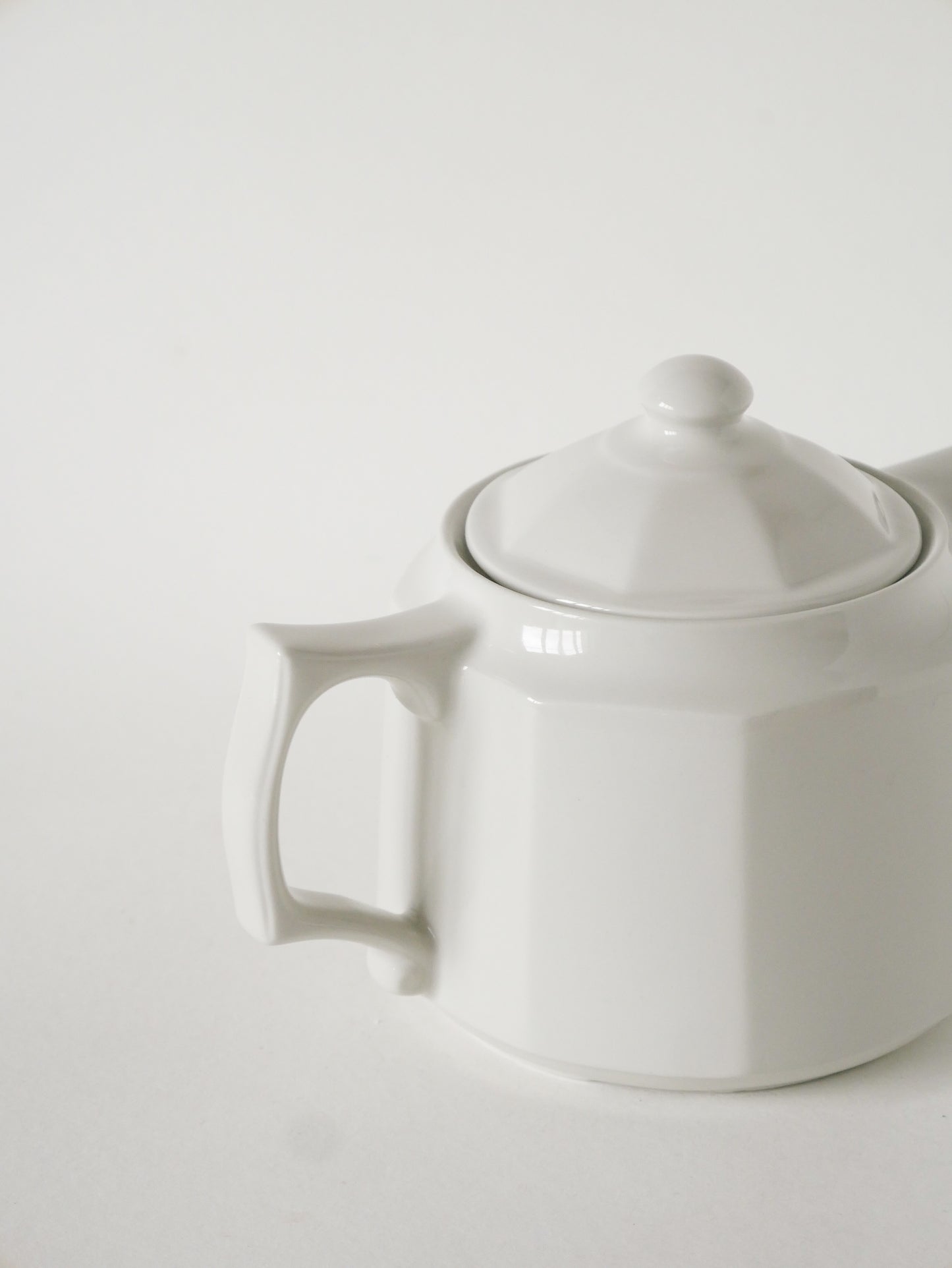 Théière en céramique facettée, Blanc, 1950