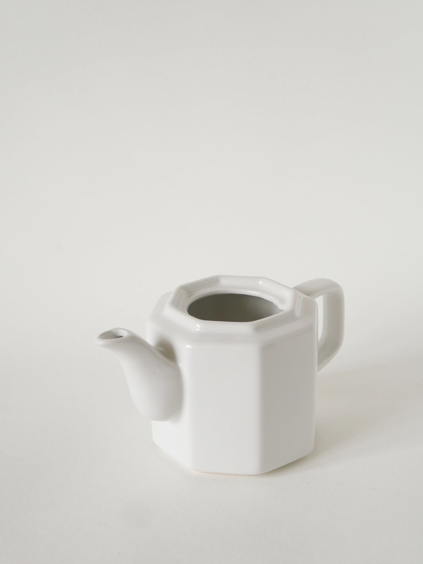 Grande théière en céramique facettée, Blanc, 1950