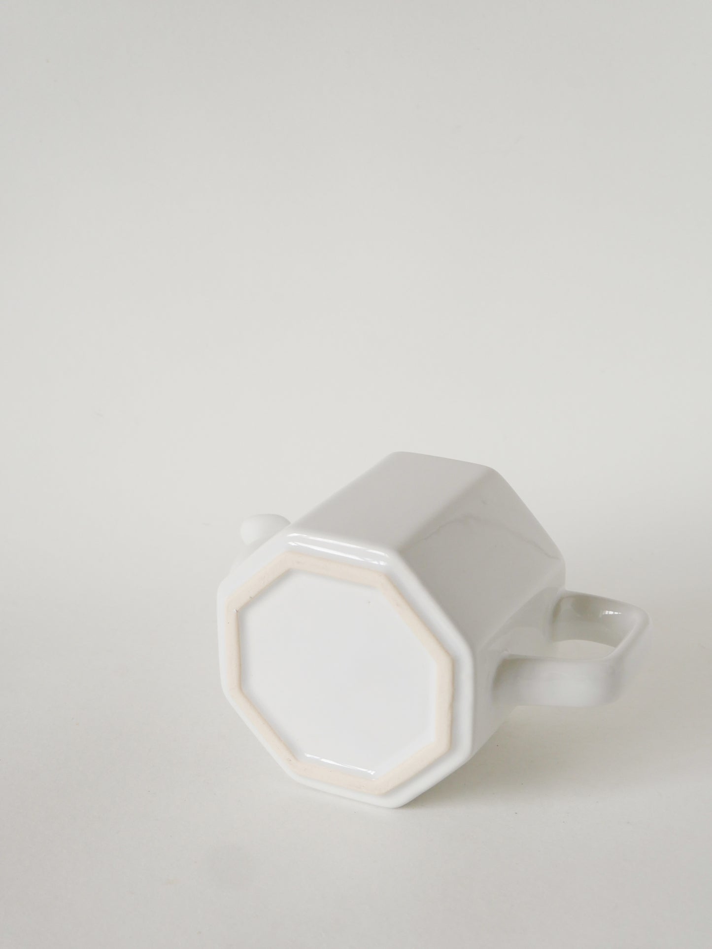 Grande théière en céramique facettée, Blanc, 1950