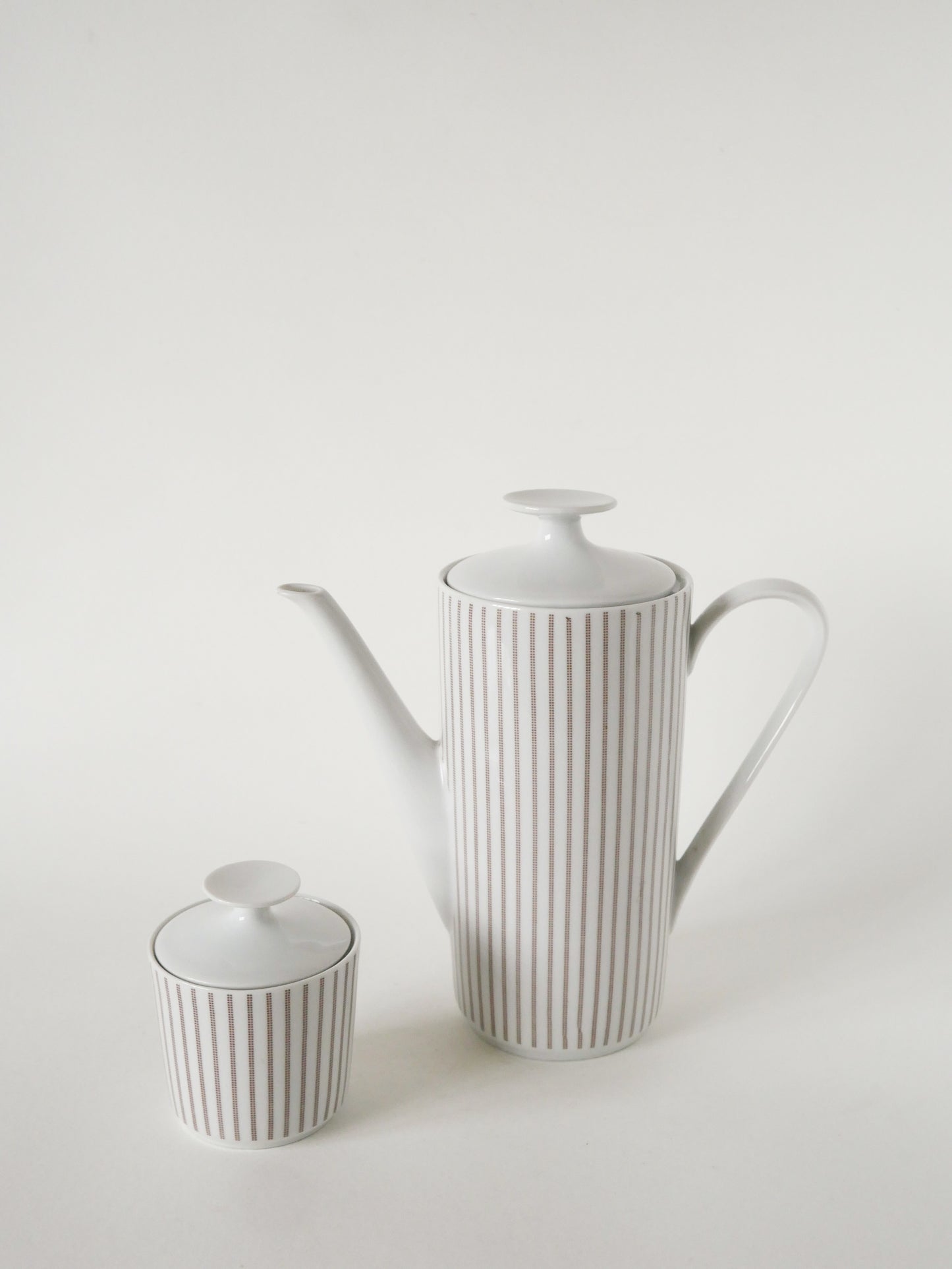 Ensemble composé d'une cafetière et d'un sucrier en porcelaine, Made in Germany, 1970