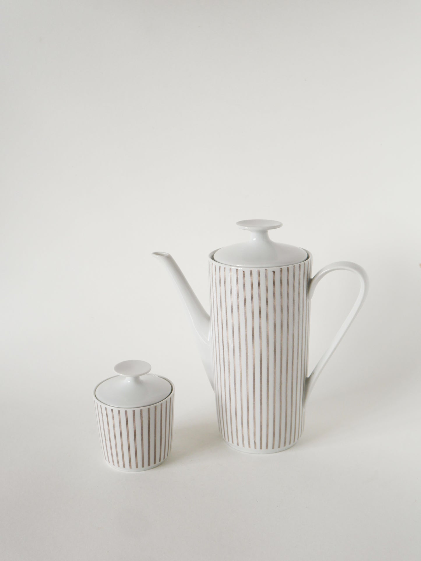Ensemble composé d'une cafetière et d'un sucrier en porcelaine, Made in Germany, 1970