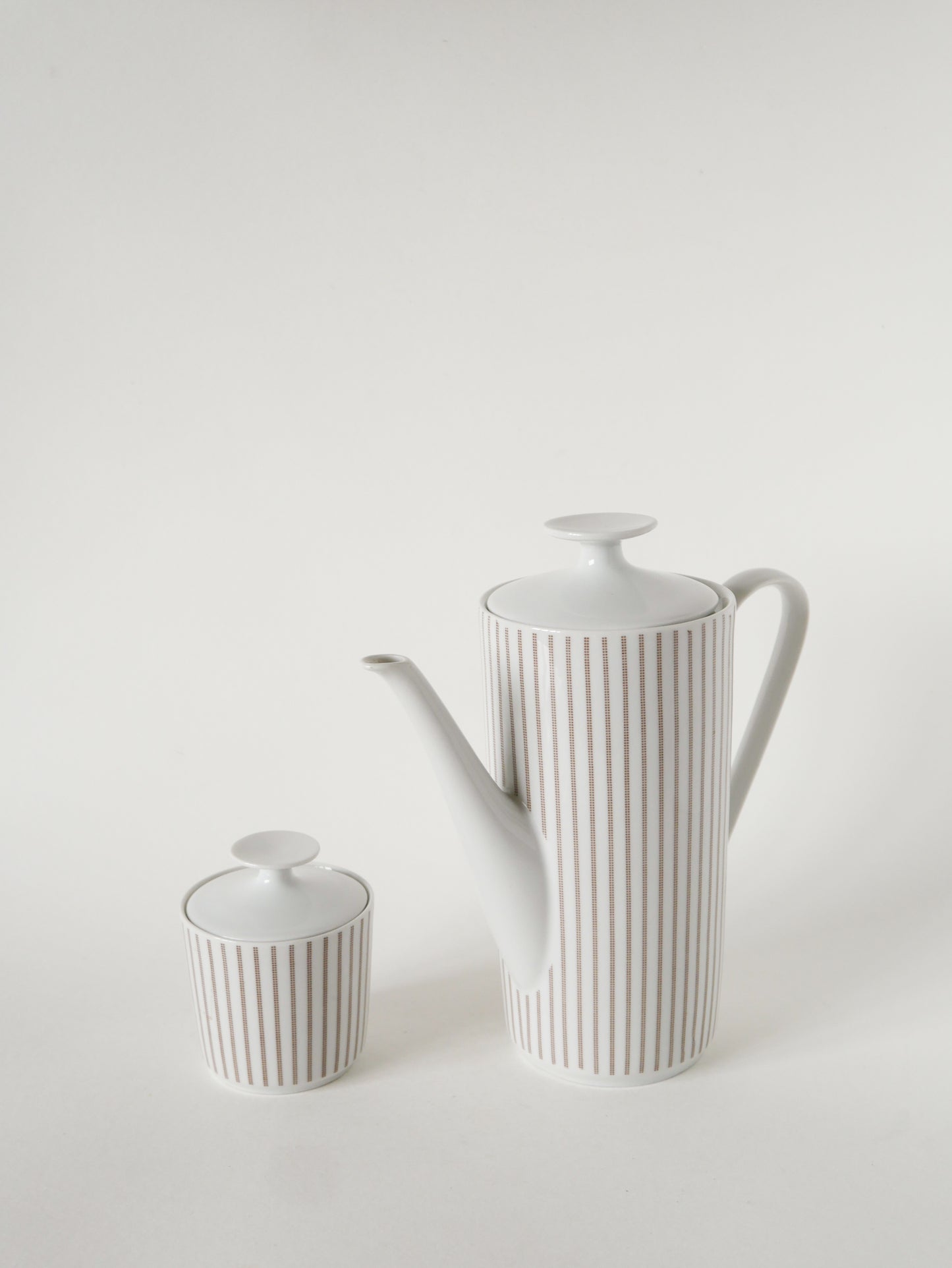 Ensemble composé d'une cafetière et d'un sucrier en porcelaine, Made in Germany, 1970