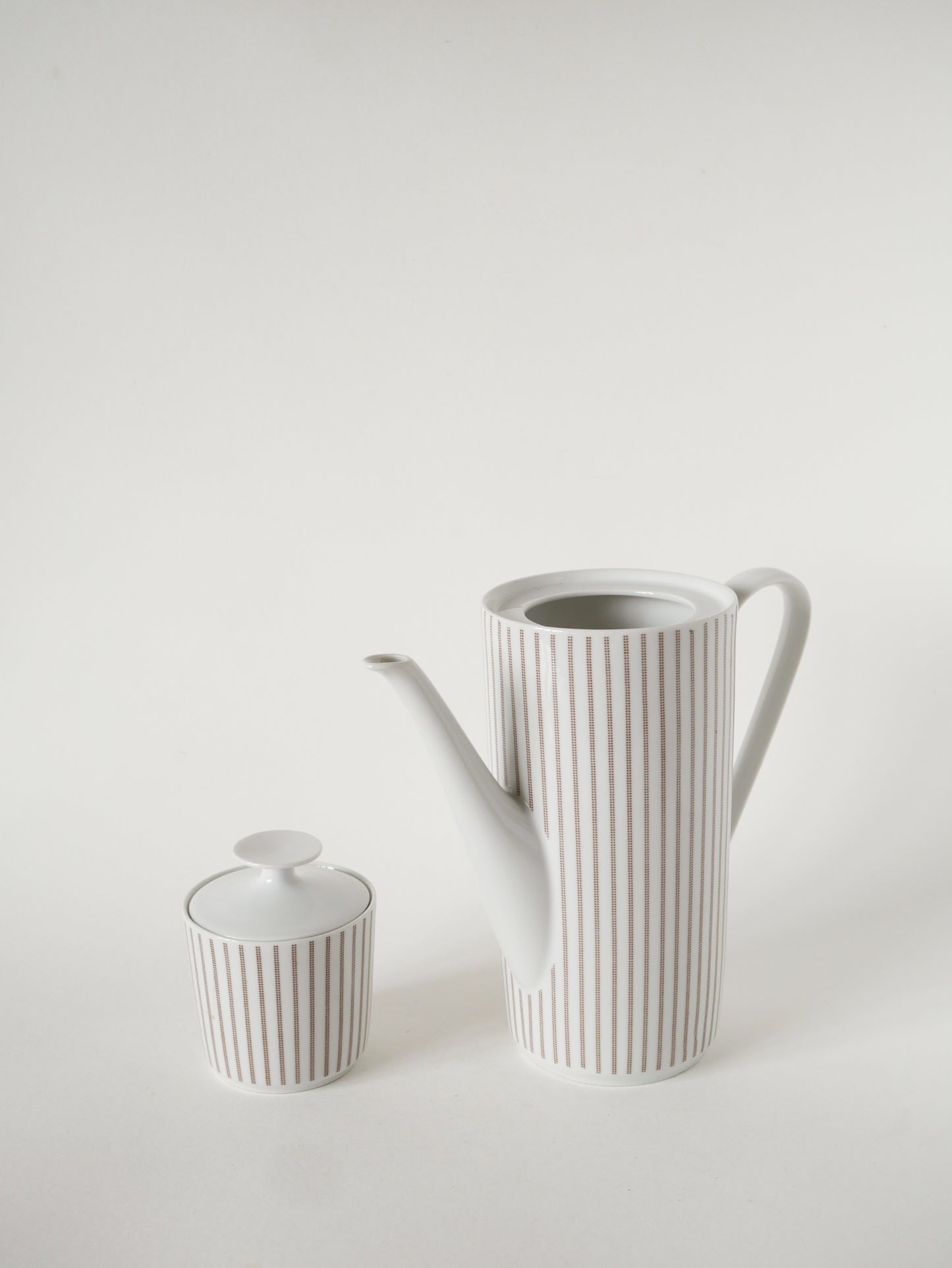 Ensemble composé d'une cafetière et d'un sucrier en porcelaine, Made in Germany, 1970