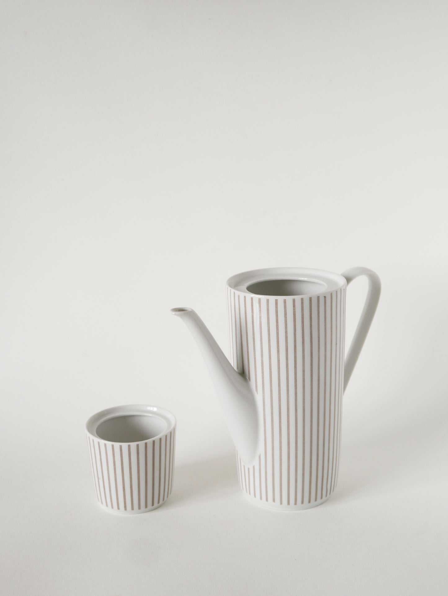 Ensemble composé d'une cafetière et d'un sucrier en porcelaine, Made in Germany, 1970