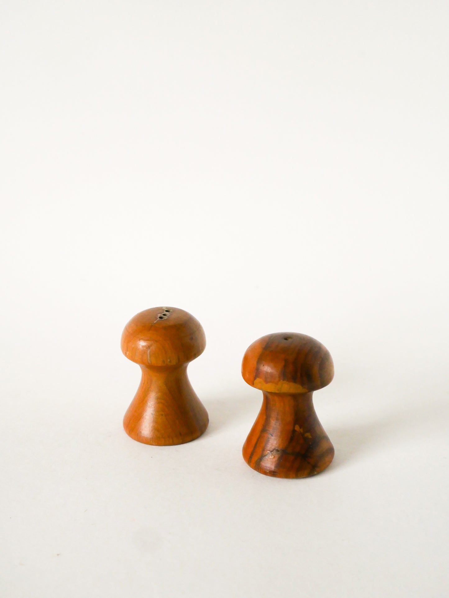 Paire de sel & poivre en bois tourné, modèle Mushroom, 1970