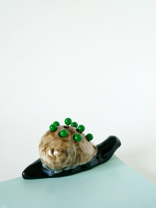 Grand escargot en barbotine, porte-pics apéro, Noir, Beige et Vert, 1970