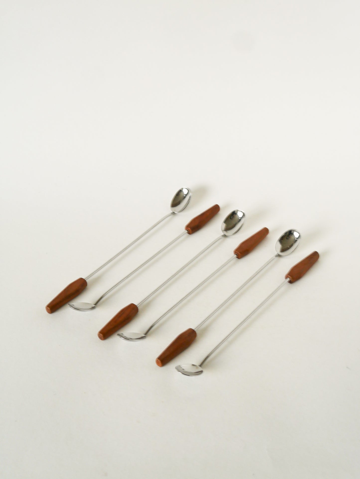 Ensemble de 6 cuillères à cocktails en inox et hêtre, 1970