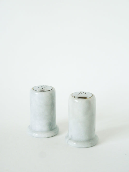 Paire de sel et poivre en albâtre, Vintage