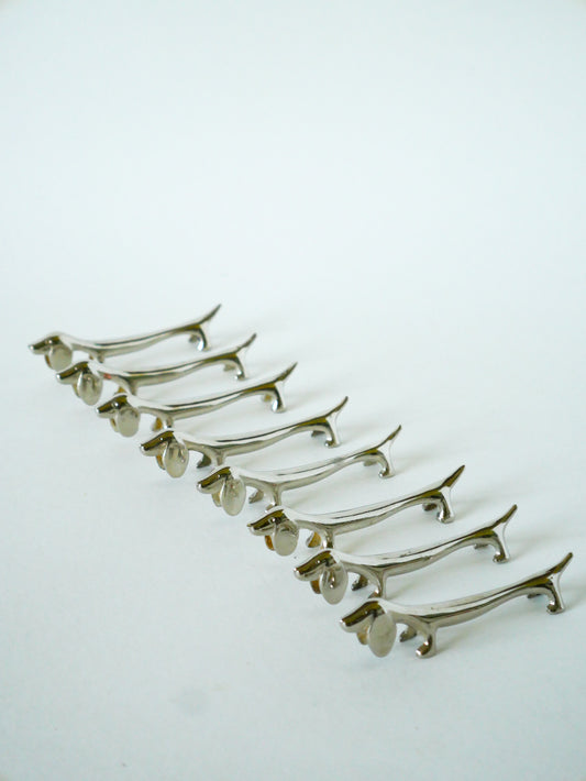 Lot de 8 porte-couteaux Teckel en métal argenté, Design, 1970