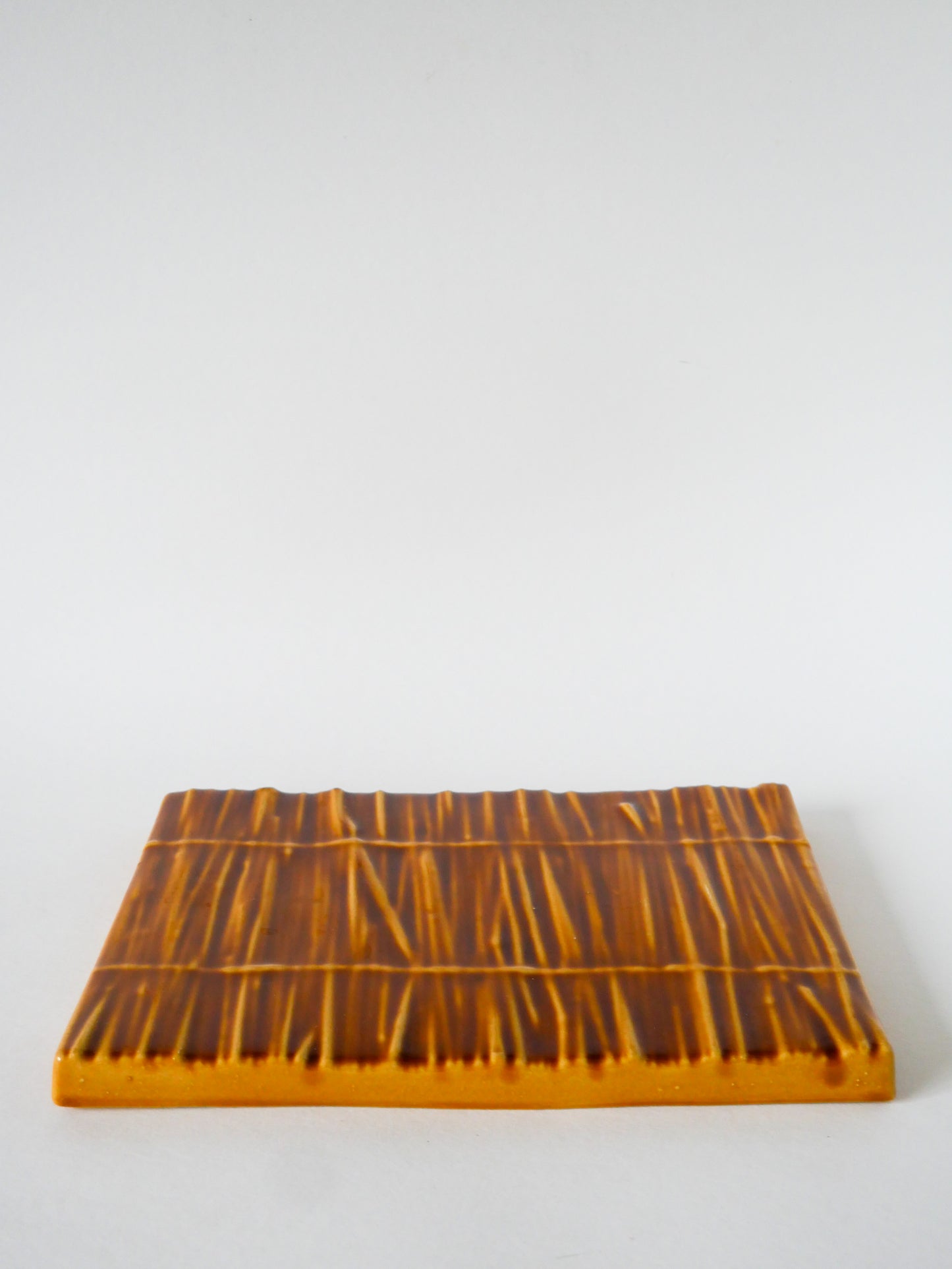Grand dessous de plat en barbotine, modèle "Bambou", Design, 1970