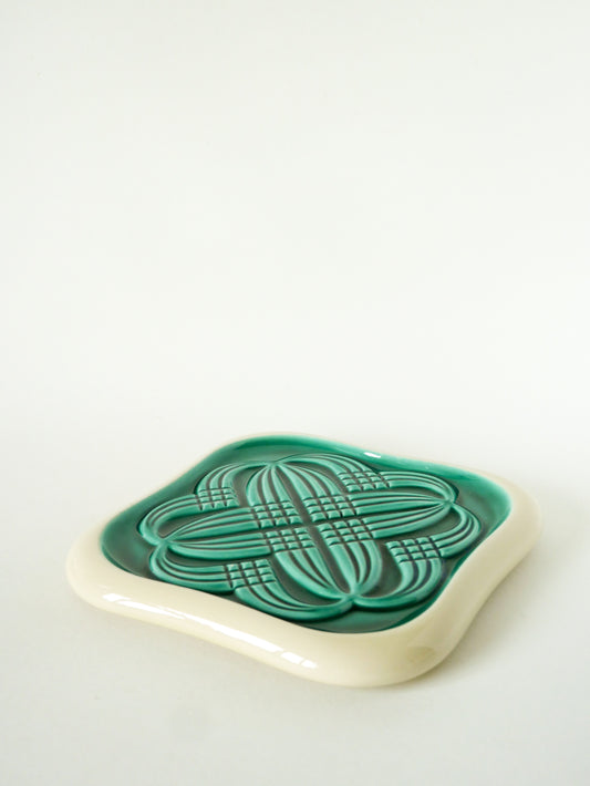 Dessous de plat carré en barbotine Gien modèle Rosaces, Design, 1960