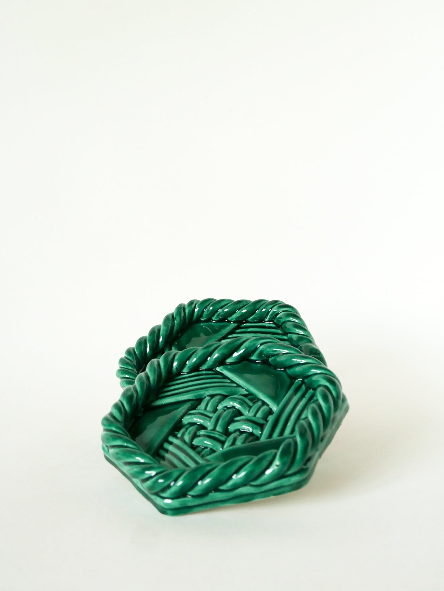 Paire de dessous de bouteilles en barbotine tressée Vallauris, Design, 1960