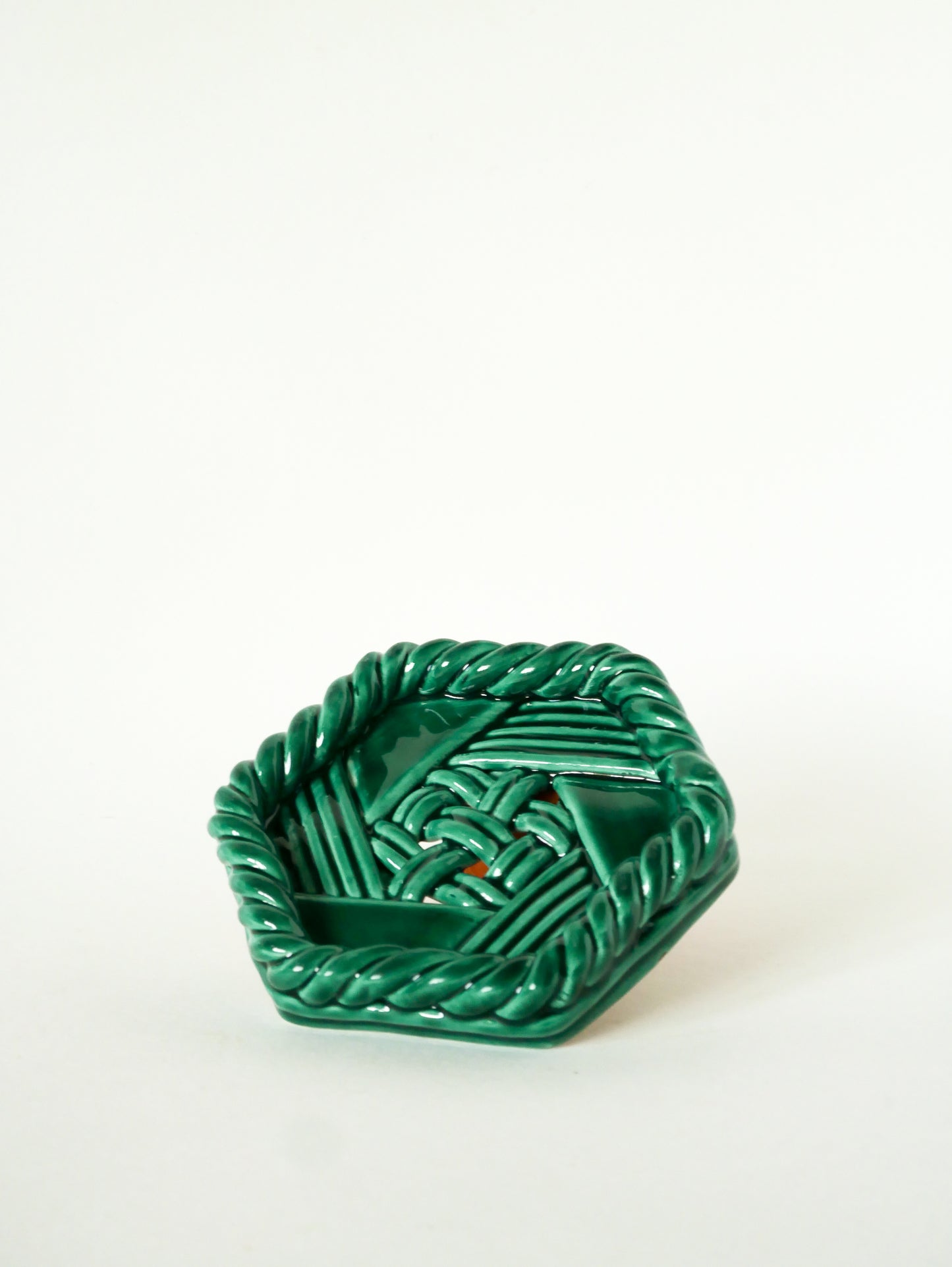 Paire de dessous de bouteilles en barbotine tressée Vallauris, Design, 1960