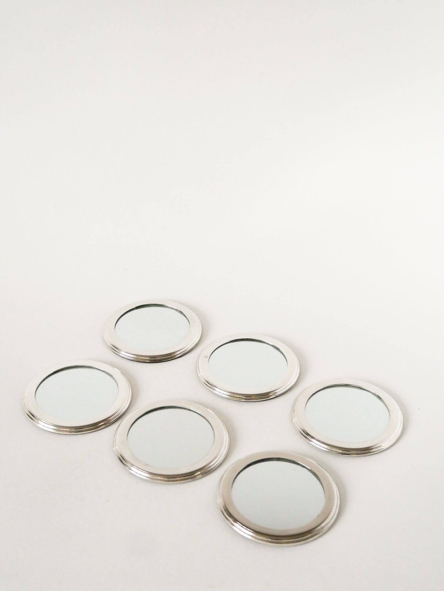 Ensemble de 7 dessous de verrres miroirs en chrome, dessous en suédine, Design, 1970