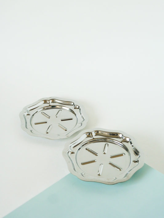 Paire de dessous de bouteilles en inox, Forme Fleurs, Design, 1970