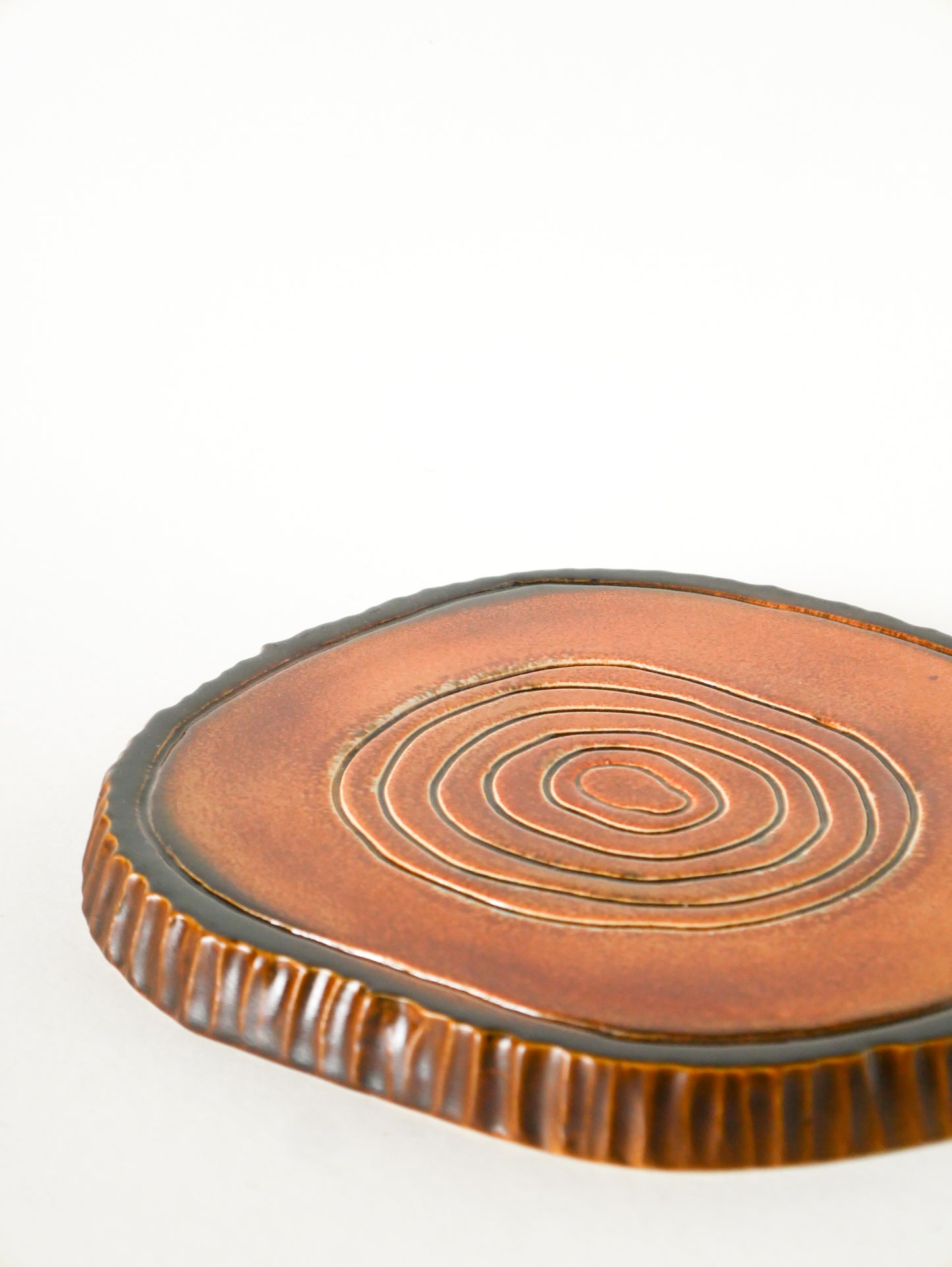 Dessous de plat en barbotine, forme Tronc, Poterie du Périgord, 1970