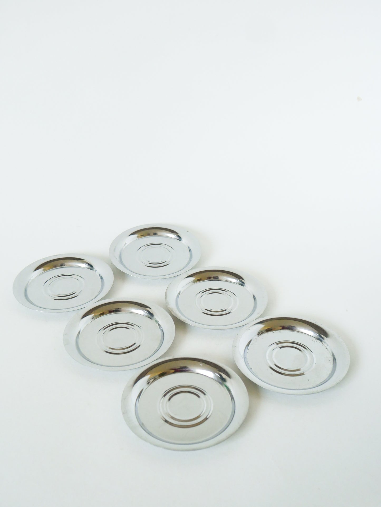 Ensemble de 6 dessous de verre en métal chromé, Design, 1970
