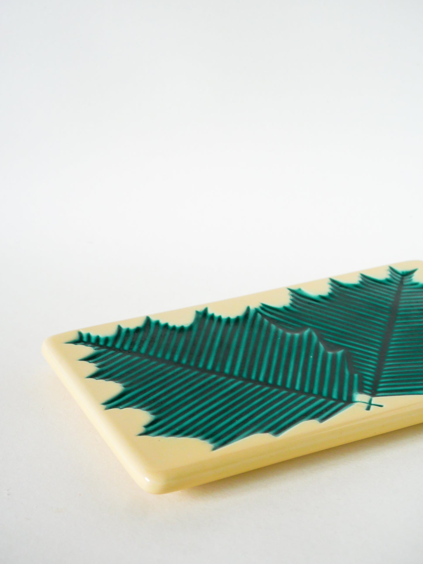 Dessous de plat en céramique modèle Feuille, Gien, 1960