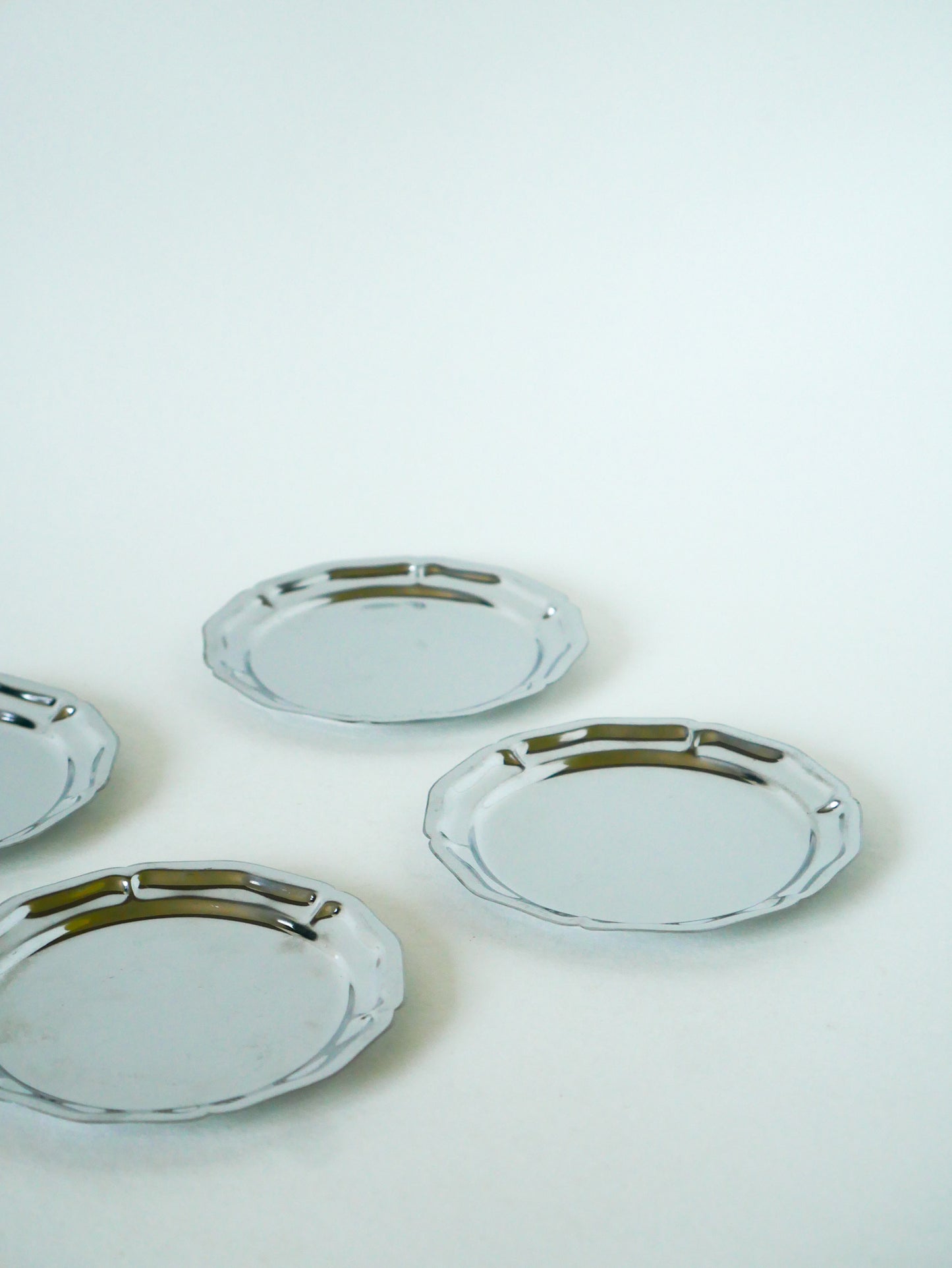 Lot de 4 dessous de verres en inox, dentelés, 1970