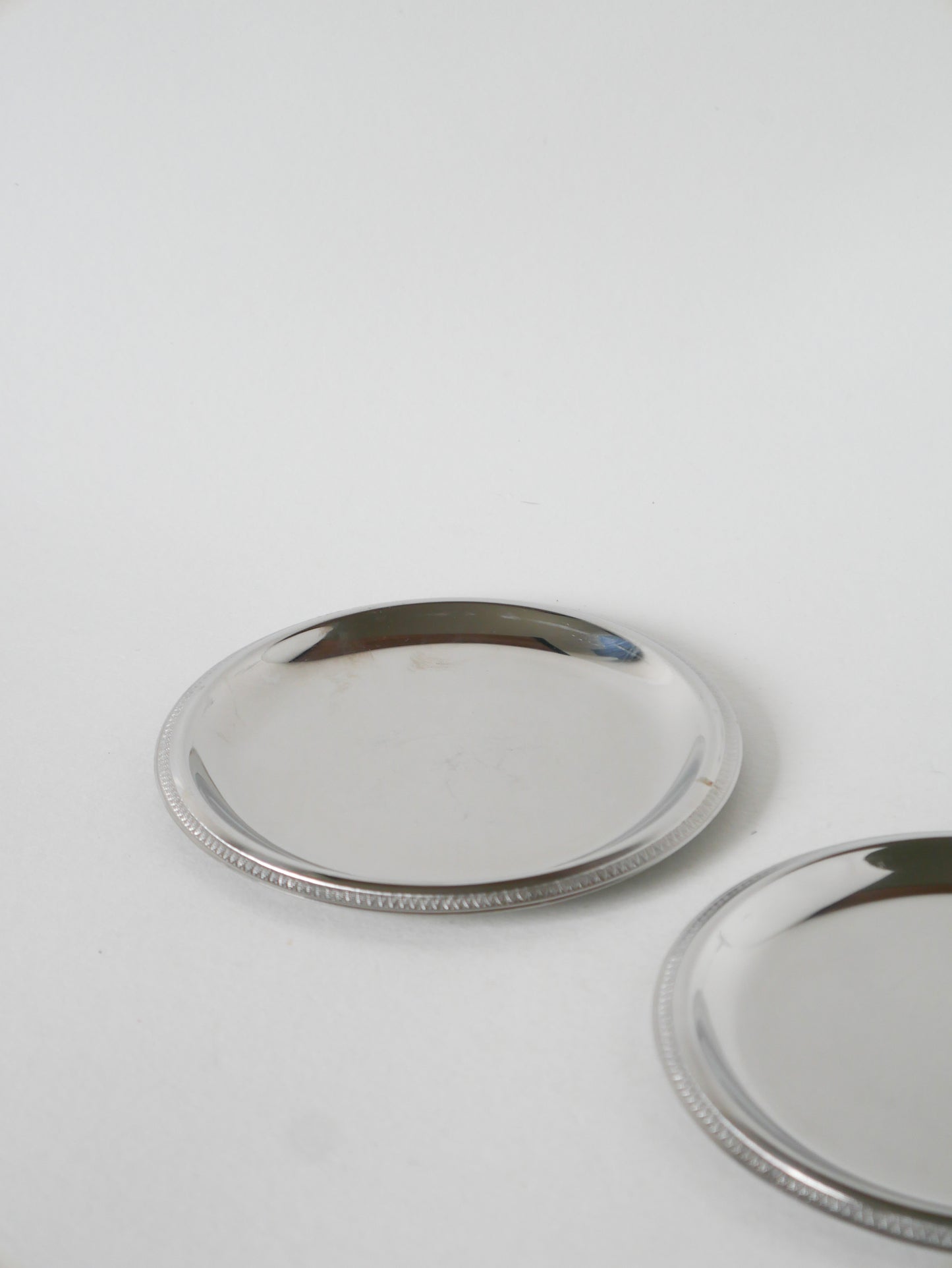 Paire de dessous de bouteilles en inox, 1970 - 14 cm