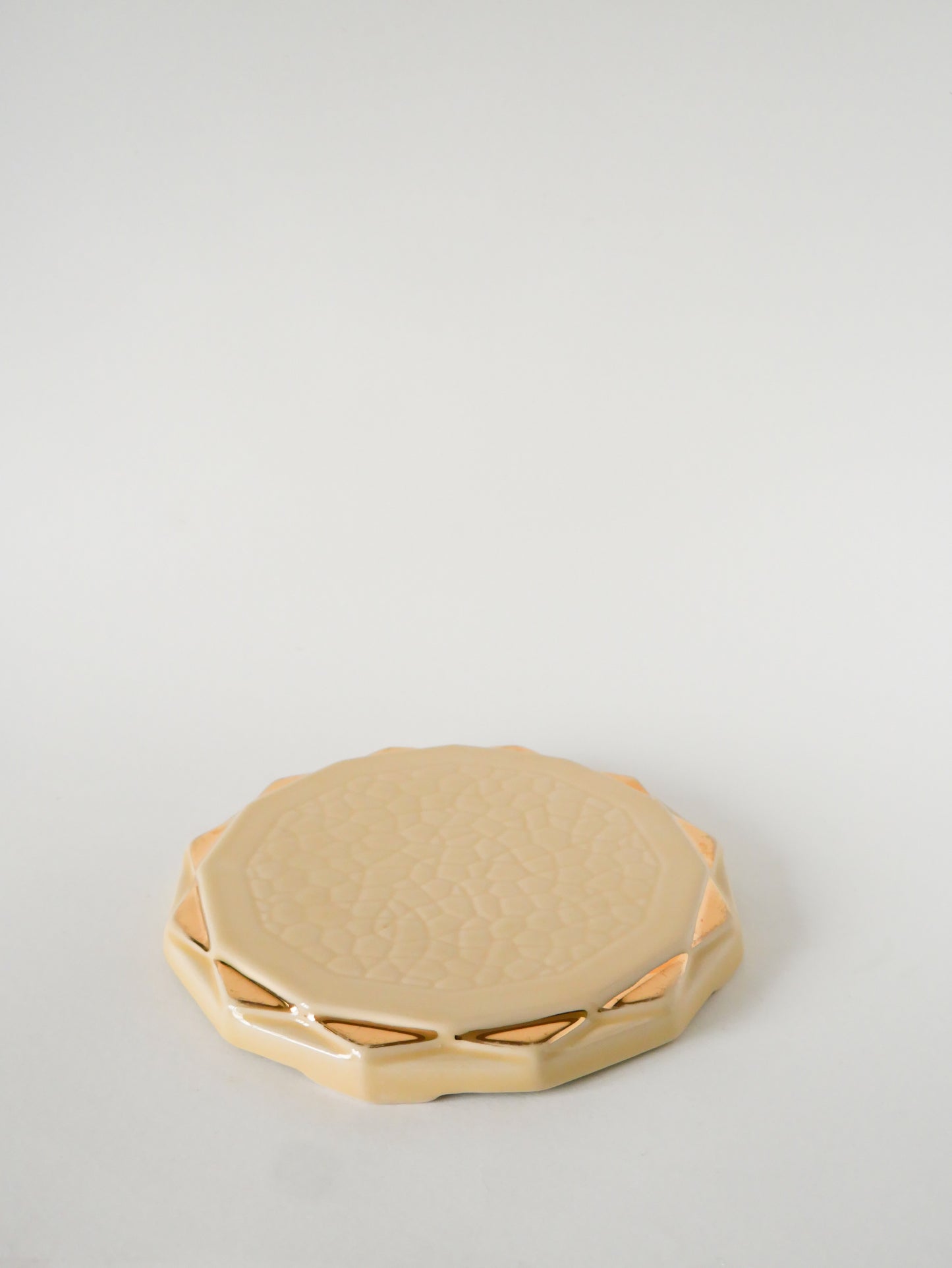 Dessous de plat en céramique, Jaune Beurre et Doré, 1960