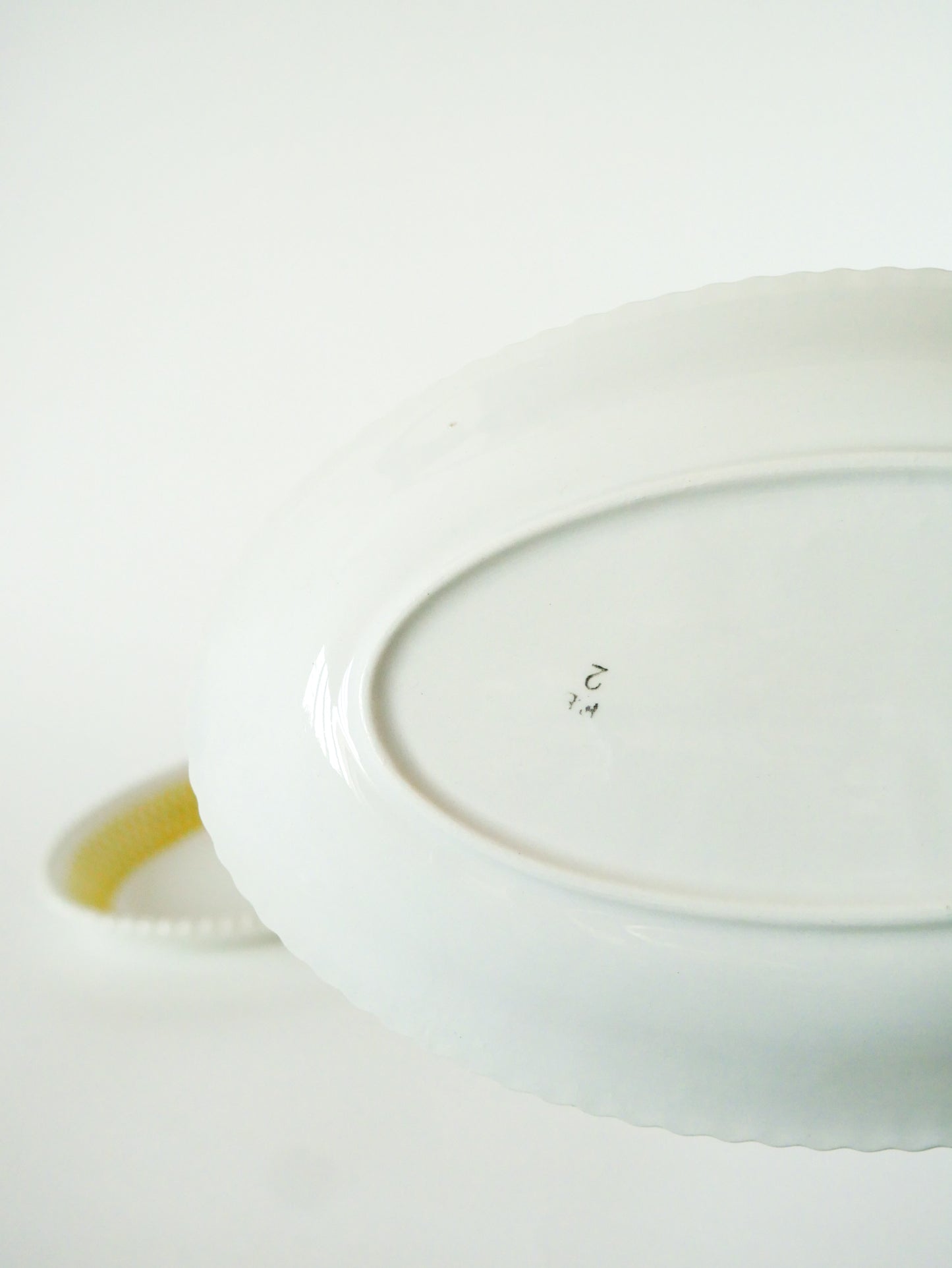 Paire de raviers Badonviller Jaunes, motifs Géométriques et rebord dentellé, 1960