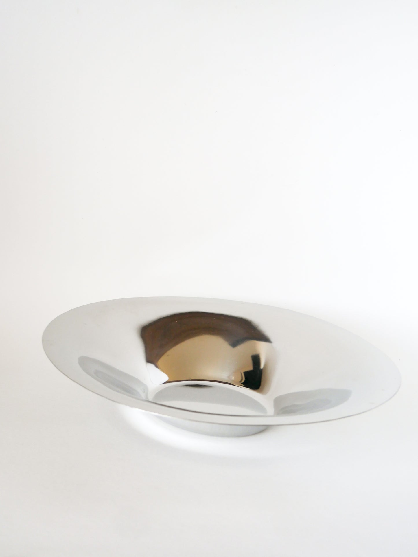 Grande coupe ovoïde en inox, Design, 1970