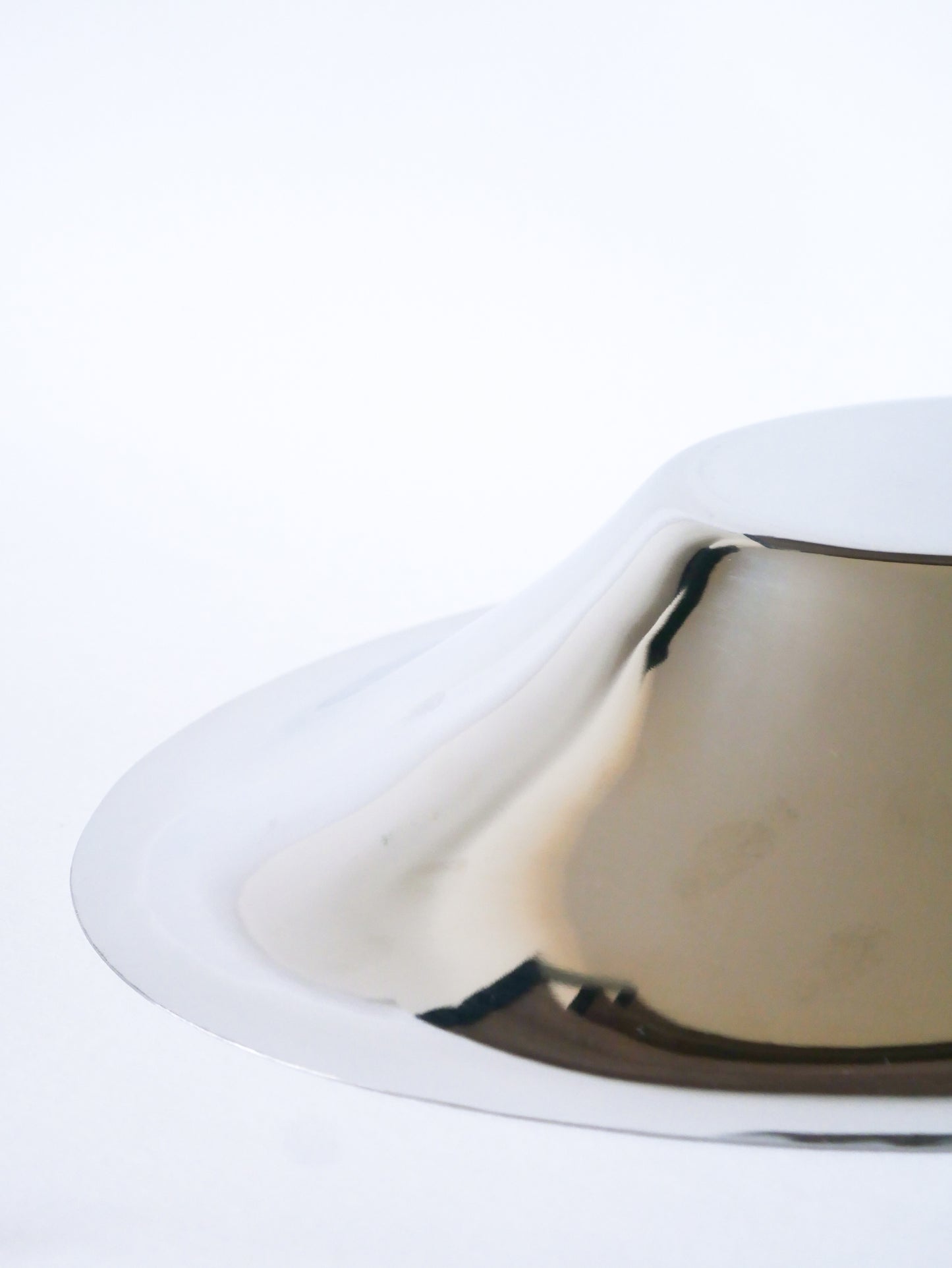 Grande coupe ovoïde en inox, Design, 1970