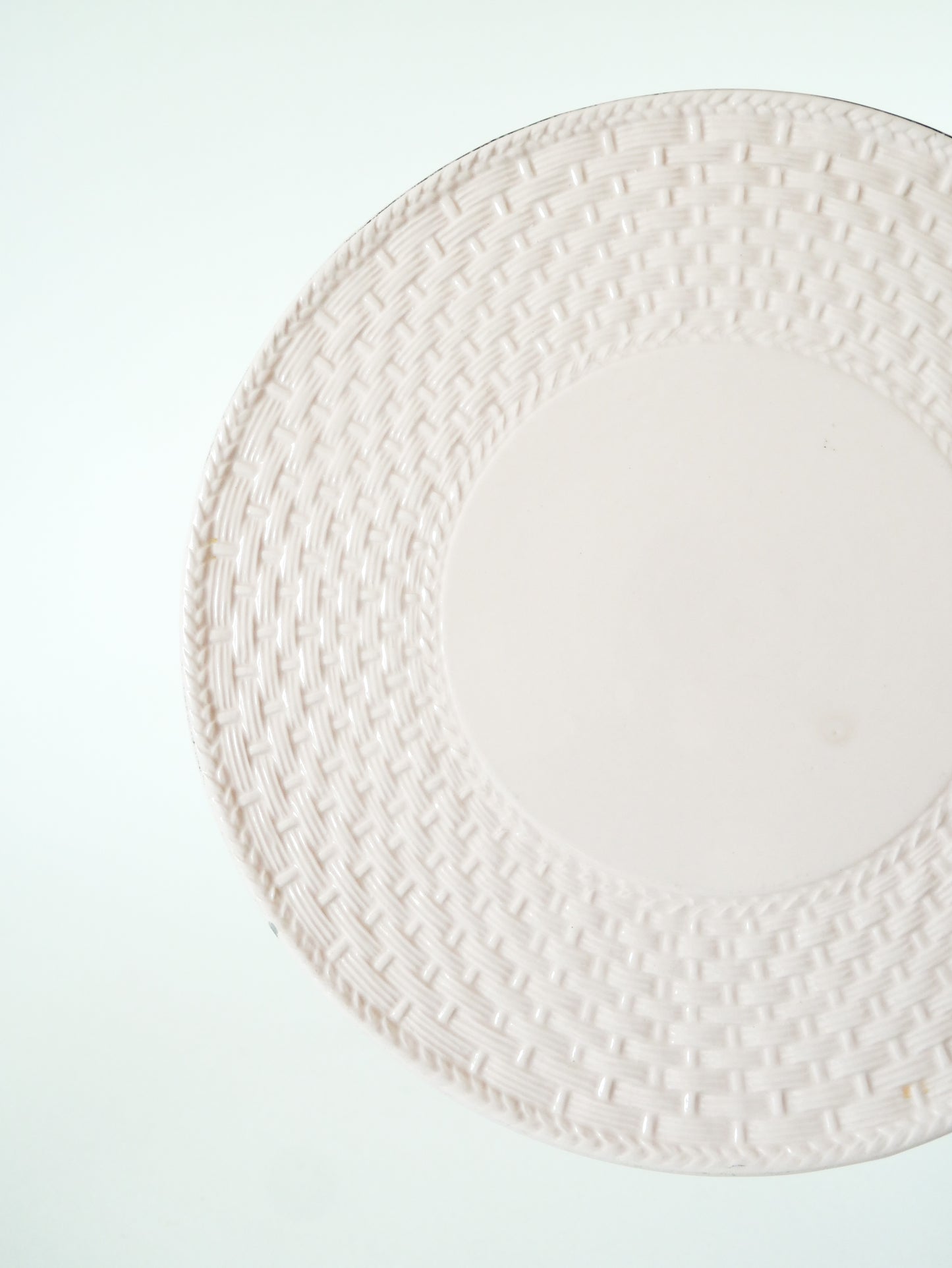 Plat à tarte en barbotine effet tressé, Rose Pâle, 1970