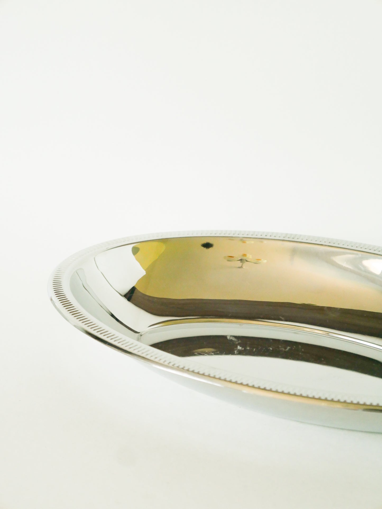 Grand plat oval en inox, signé Jean Couzon, 1970