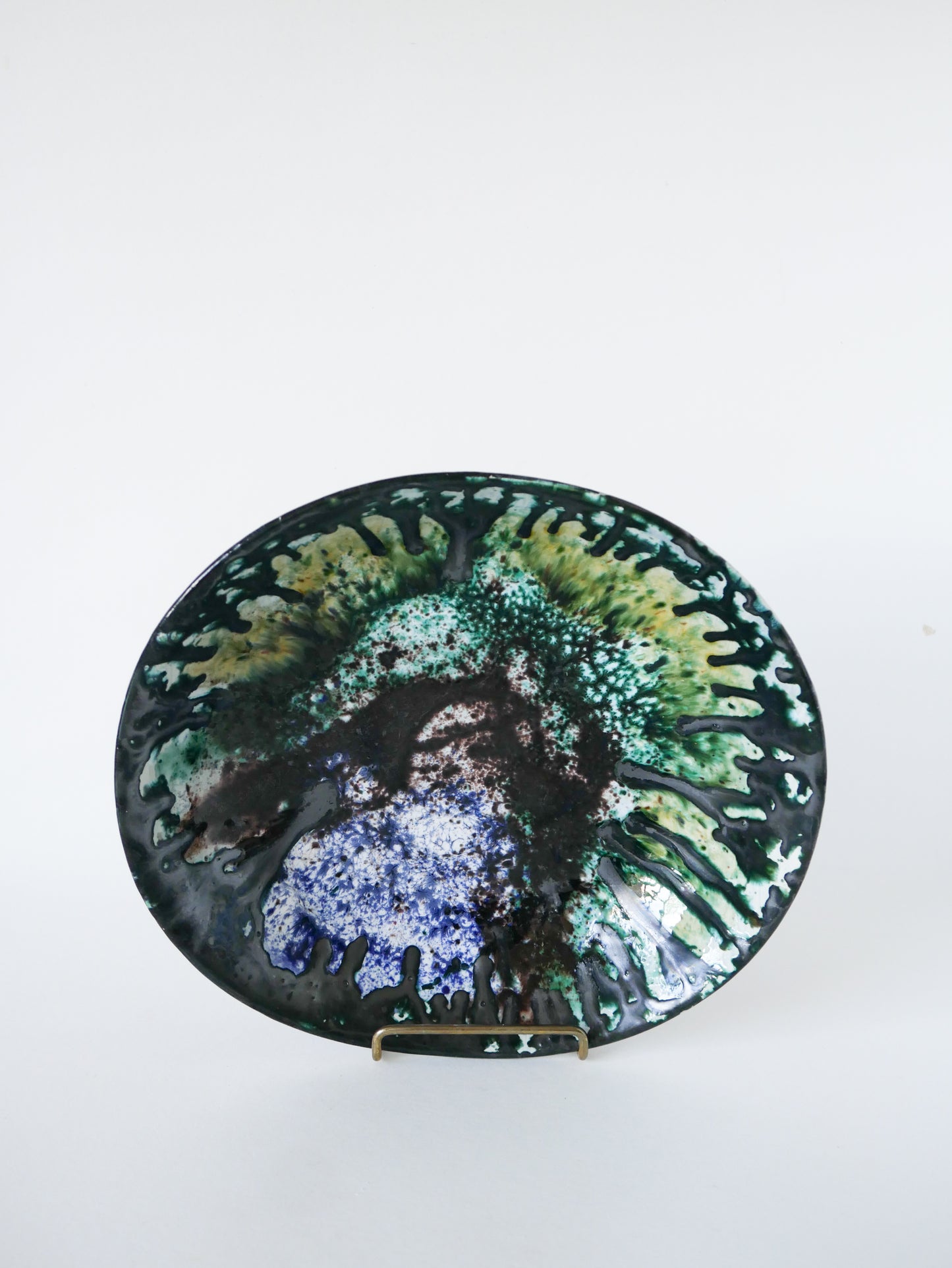 Plat creux en céramique du Morvan, 1970