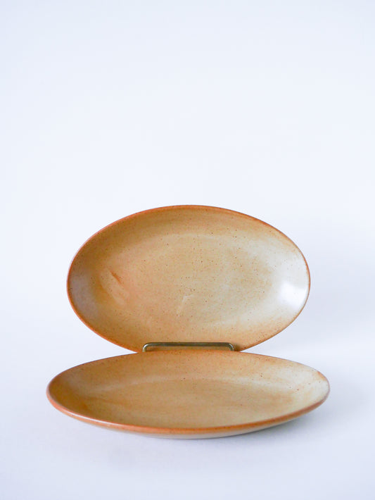 Paire de petits plats ovals en grès, 1970