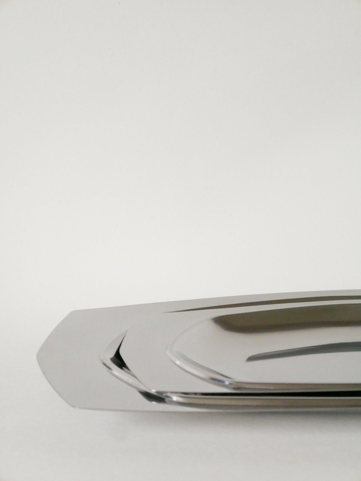 Duo de plats en inox hexagonaux, Design, 1970