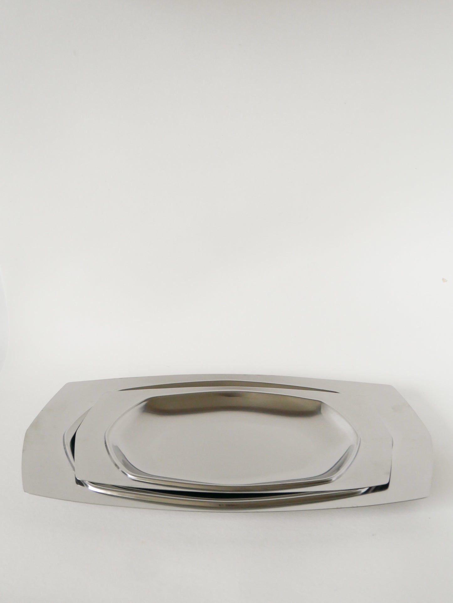 Duo de plats en inox hexagonaux, Design, 1970
