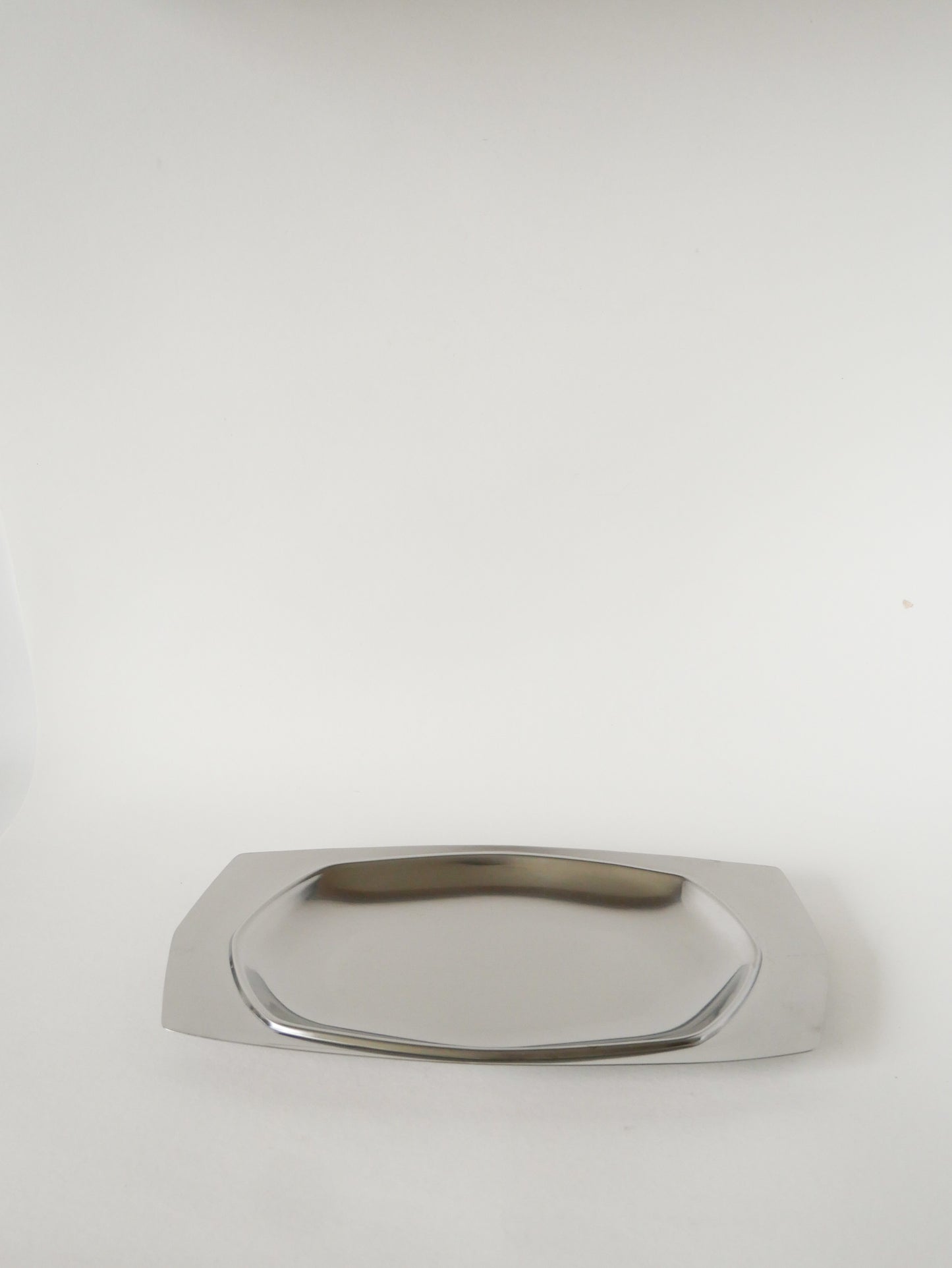 Duo de plats en inox hexagonaux, Design, 1970