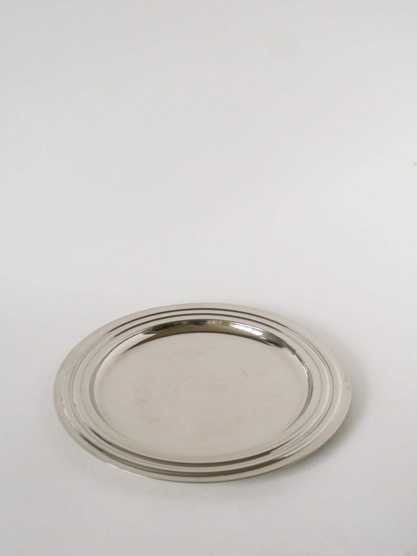 Plateau rond en métal argenté, Design, 1970