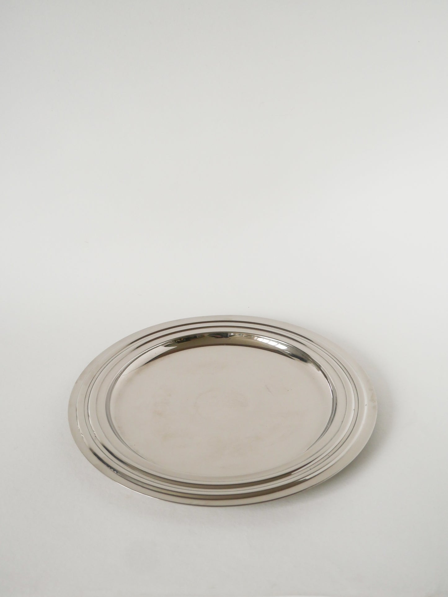 Plateau rond en métal argenté, Design, 1970