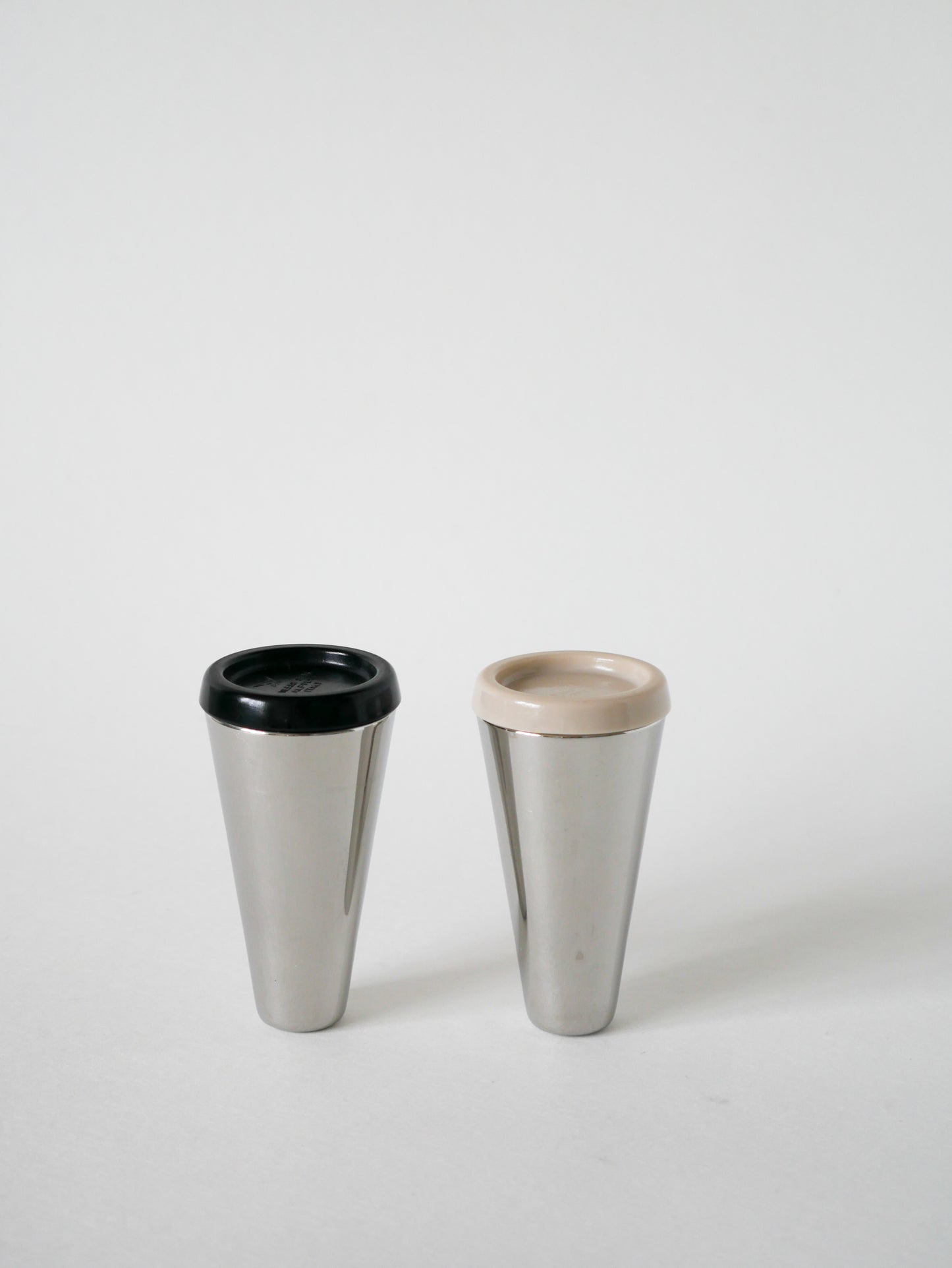 Sel & poivre Design en chrome et plastique, Made in Italy, dans le goût d'Alessi, 1970