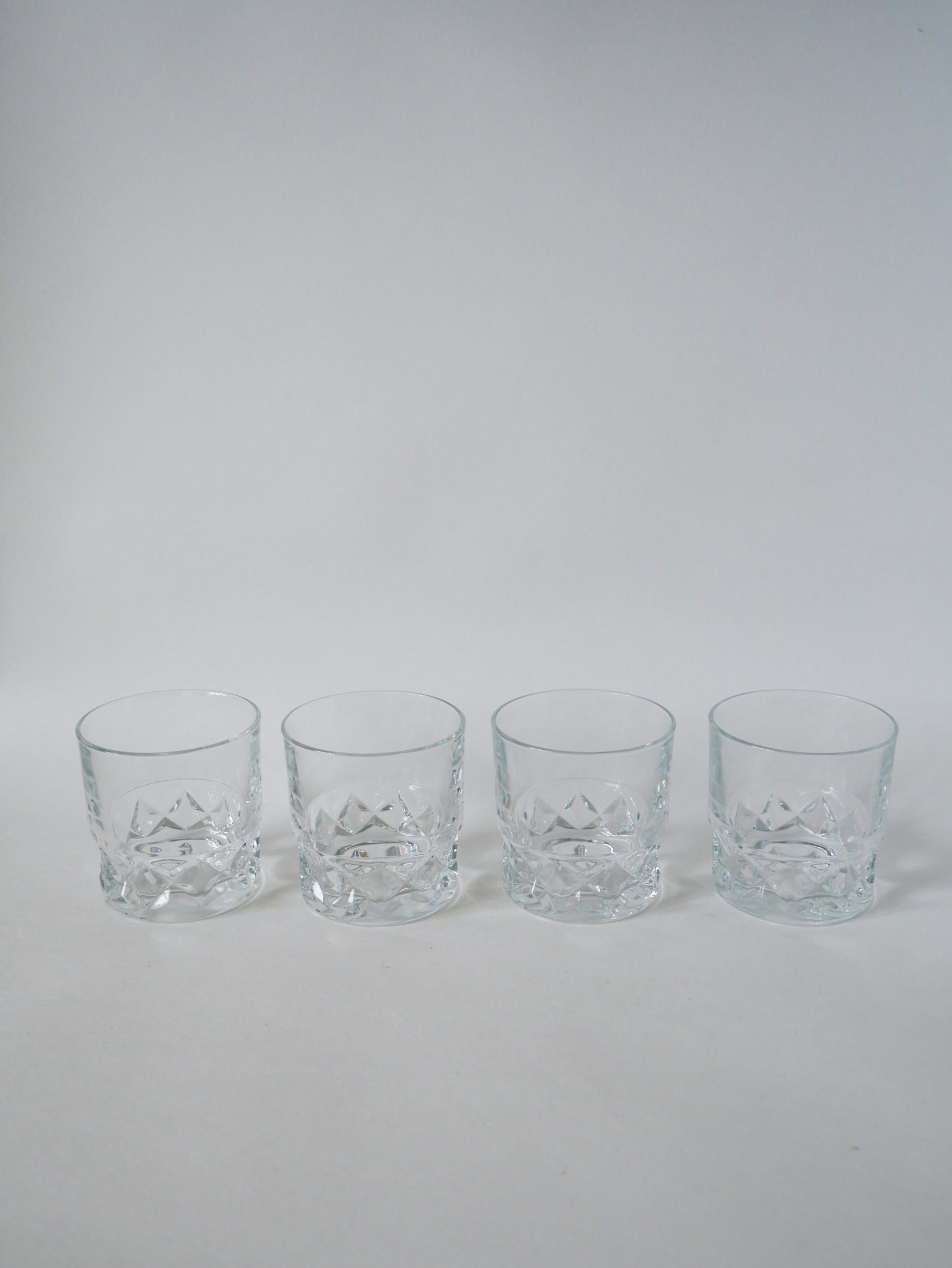 Lot de 4 verres à whisky en verre facetté Made in France 1970 9 X 8.5 cm