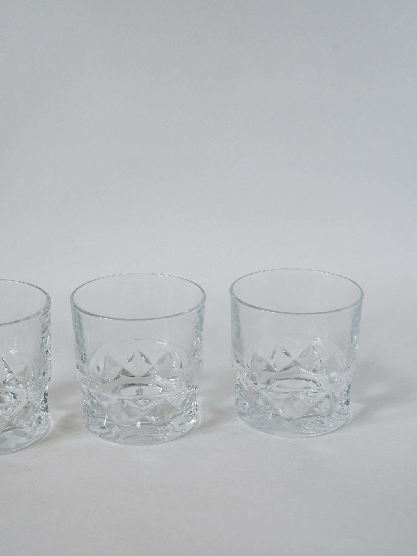 Lot de 4 verres à whisky en verre facetté Made in France 1970 9 X 8.5 cm