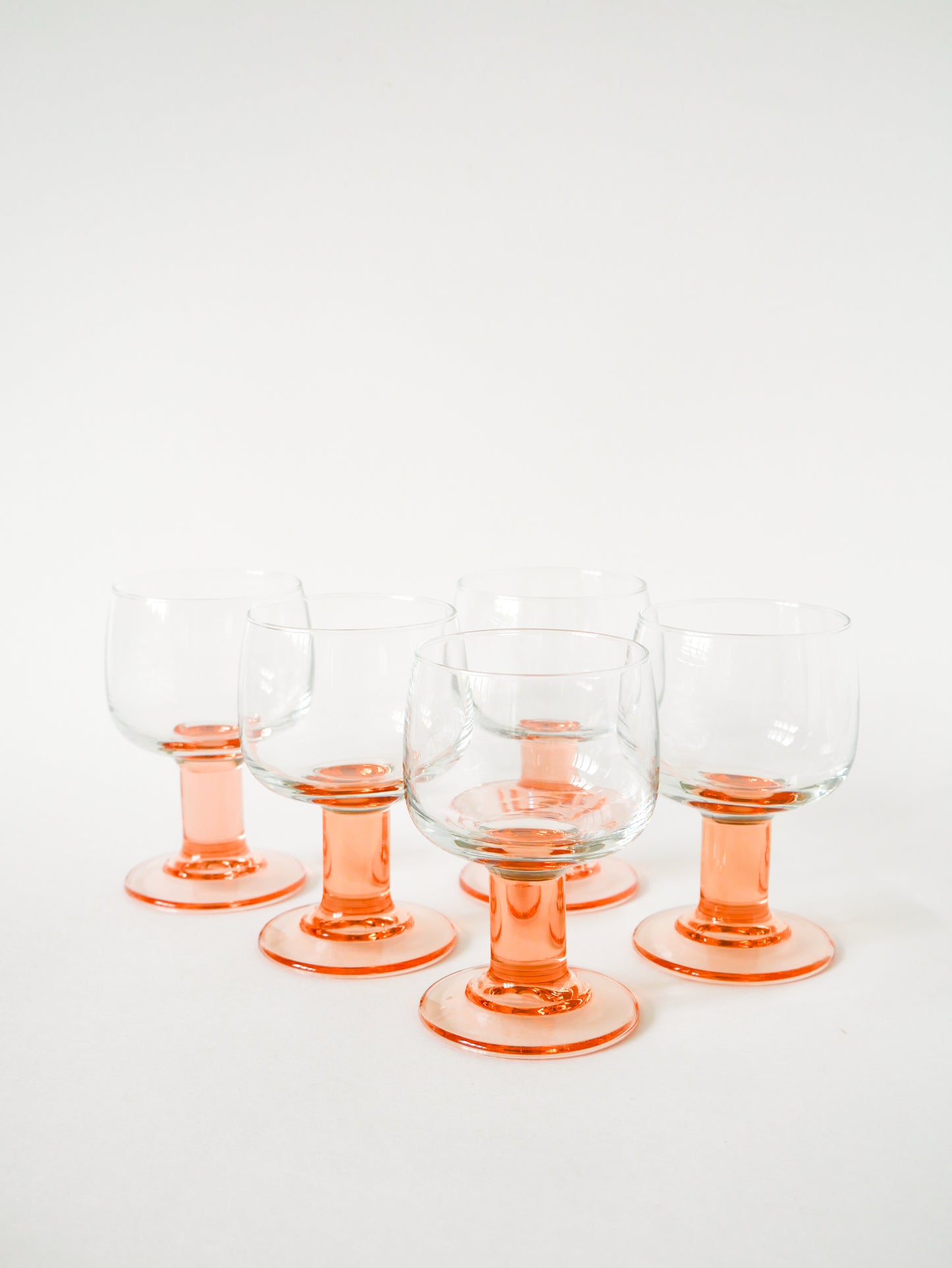 Lot de 5 verres à vin à pieds large, Rose, Design, 1970