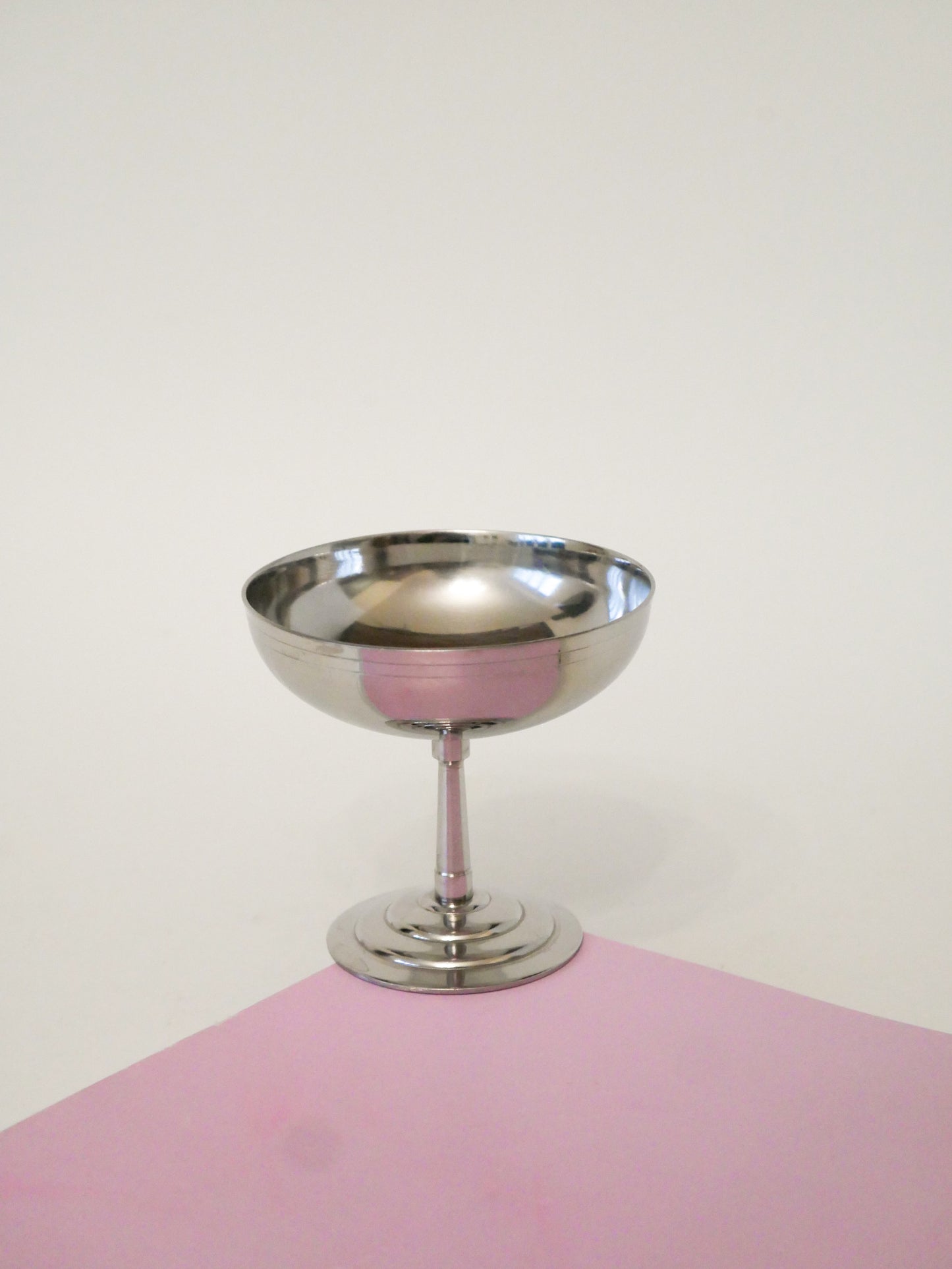 Ensemble de 6 coupes en inox hautes Létang Rémy, pied fin, Design, 1970