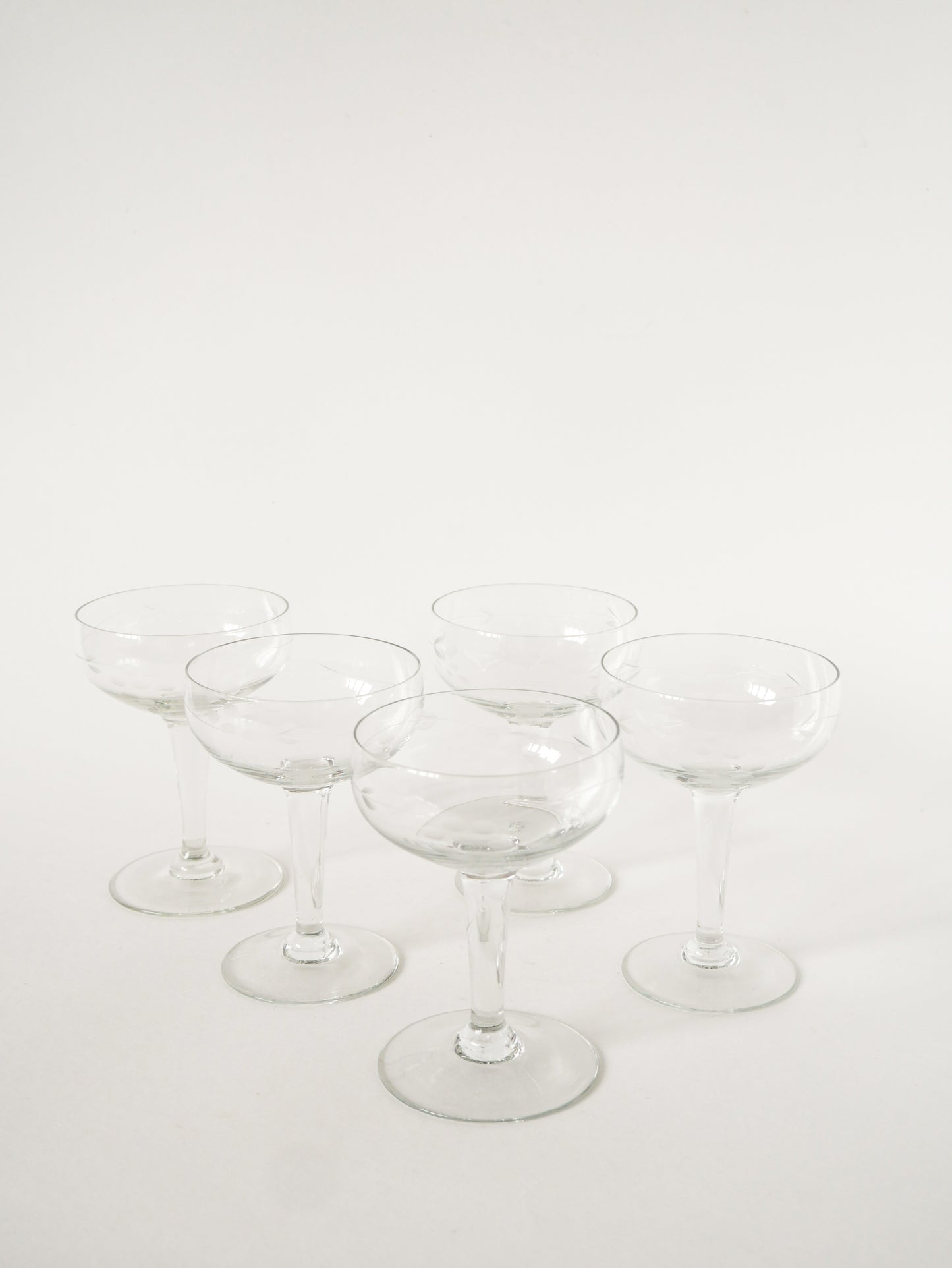 Lot de 5 coupes à champagne en cristal gravé, 1960