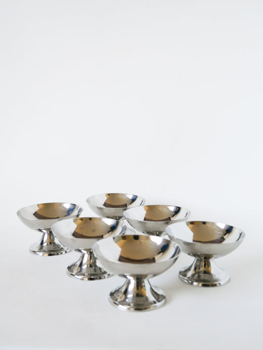 Lot de 6 coupes en inox, pieds large, Design, 1970 - 9.5. X 6 cm