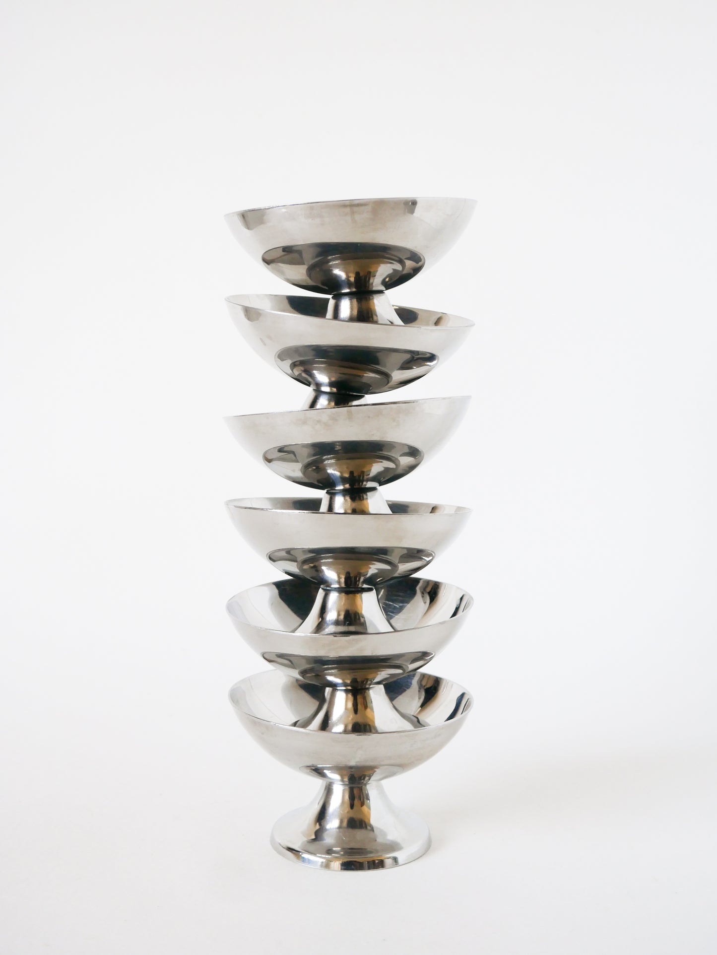 Lot de 6 coupes en inox, pieds large, Design, 1970 - 9.5. X 6 cm