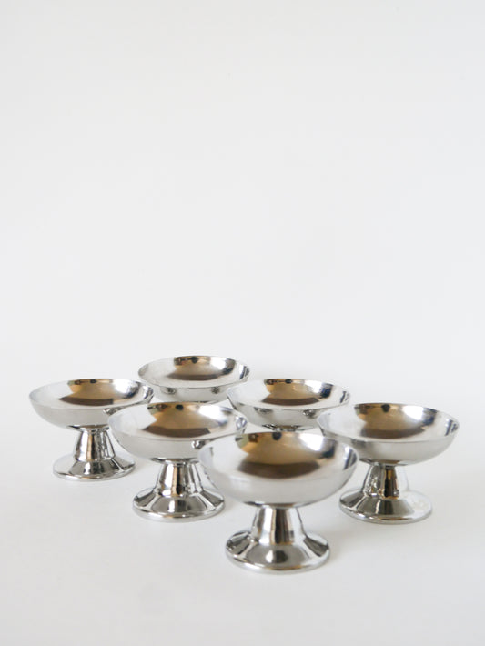 Lot de 6 coupes en inox, pieds large et haut, Design, 1970 - 6 X 9 cm
