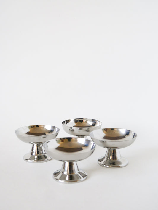 Lot de 4 coupes en inox, pieds large et haut, Design, 1970 - 6 X 9 cm